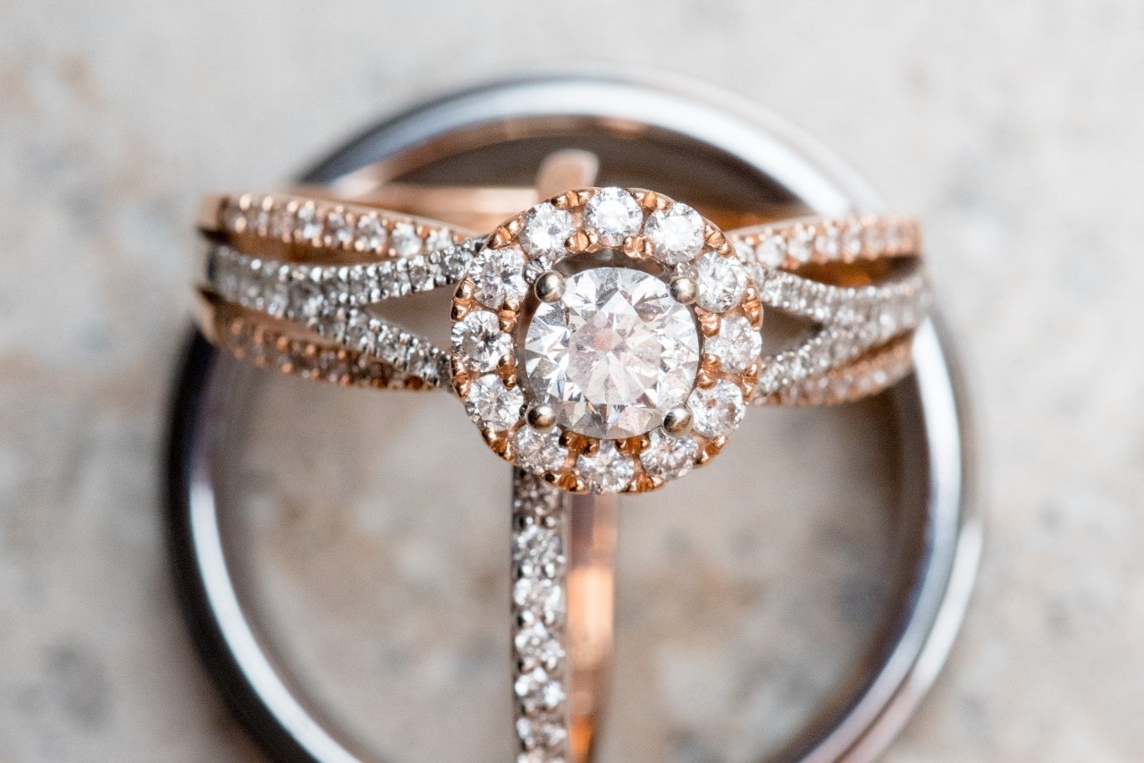 Engagement ring with rose and white gold, featuring a split shank design